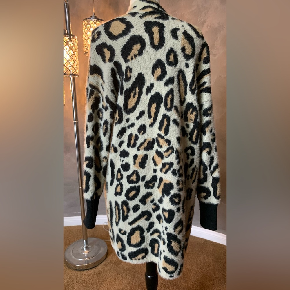 Vince Camuto Black and Cream Leopard cardigan - Picture 3 of 5